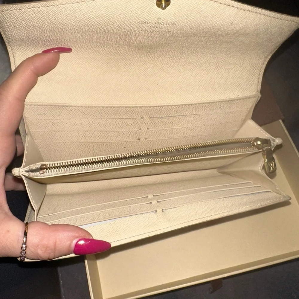 Authentic Louis Vuitton Sarah Wallet